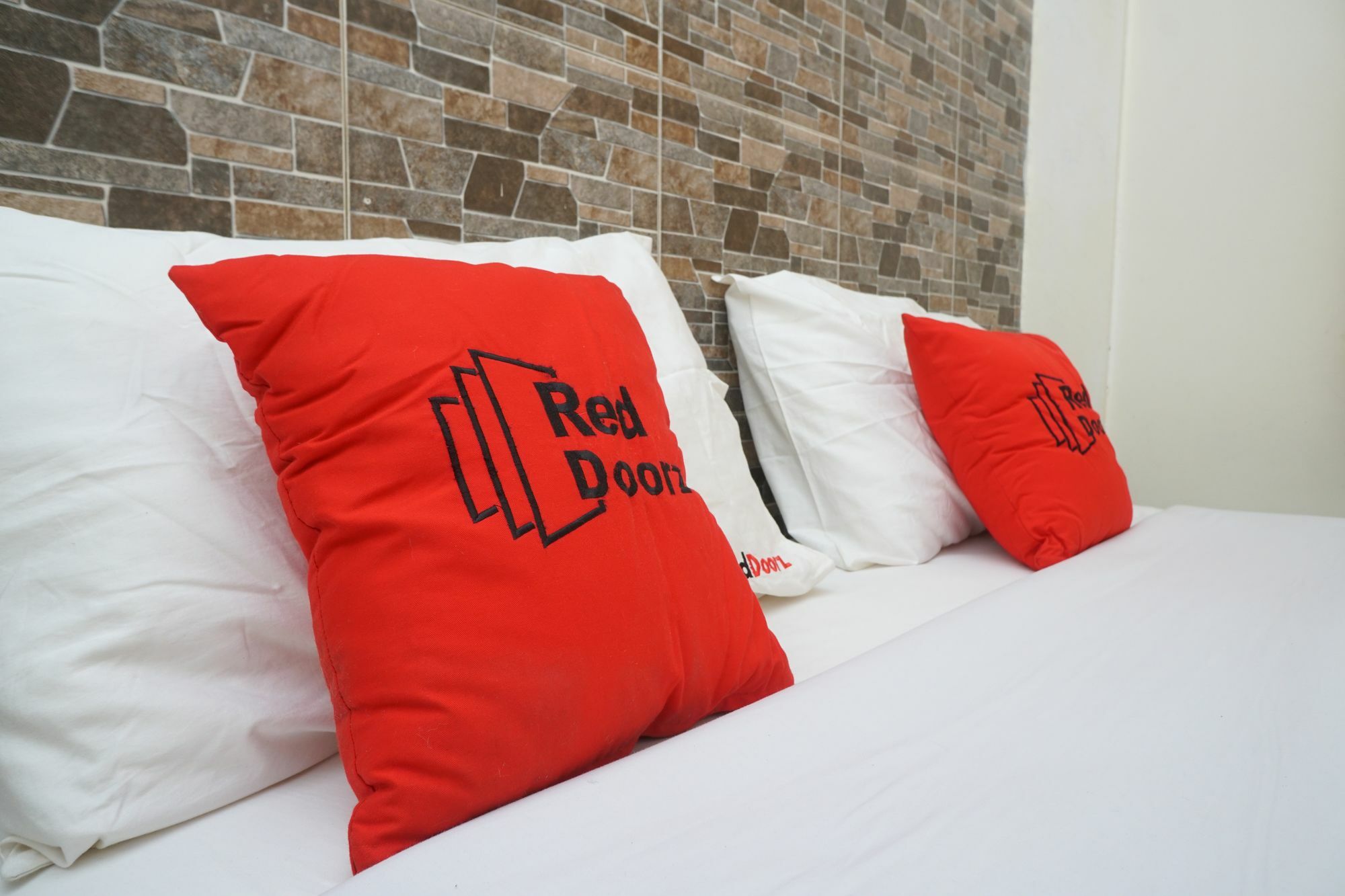 Reddoorz Plus @ Ciumbuleuit Area Bandung Luaran gambar